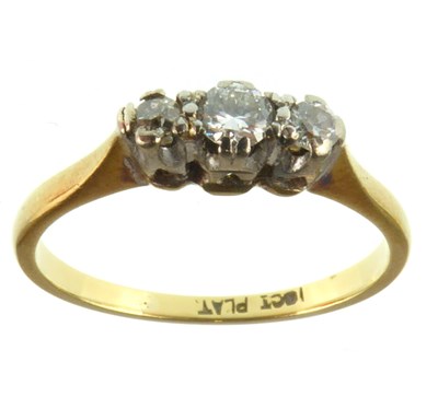 Lot 1040 - An 18ct gold ring set with three graduated...