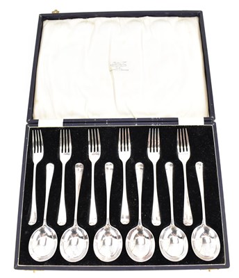 Lot 832 - Various mixed cutlery to include cased sets...
