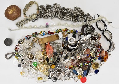 Lot 1322 - Various mixed modern and vintage costume...