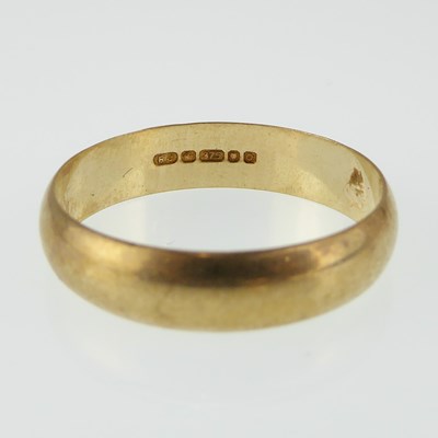 Lot 1124 - A 9ct gold band ring, size T, approx. 2.8g.