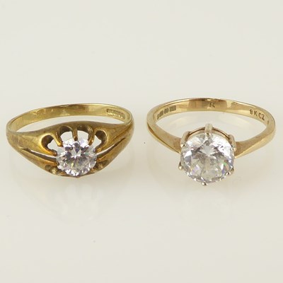 Lot 1093 - Two 9ct gold dress rings, each with a single...