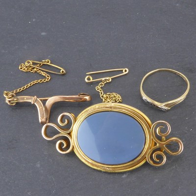 Lot 1294 - A 9ct rose gold bar brooch in the form of a...