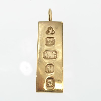 Lot 1235 - A 9ct gold ingot pendant, length 5cm, approx....