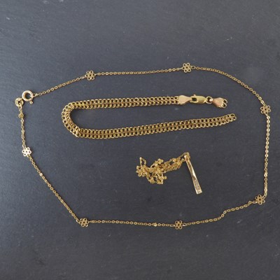 Lot 1302 - Various items of 9ct gold jewellery to include...