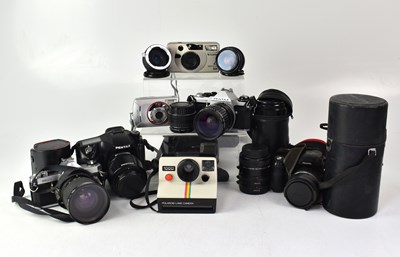 Lot 450 - A collection of cameras to include a Pentax...