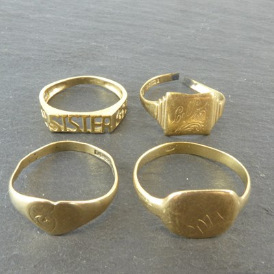 Lot 1062 - Three 9ct gold signet rings comprising one...