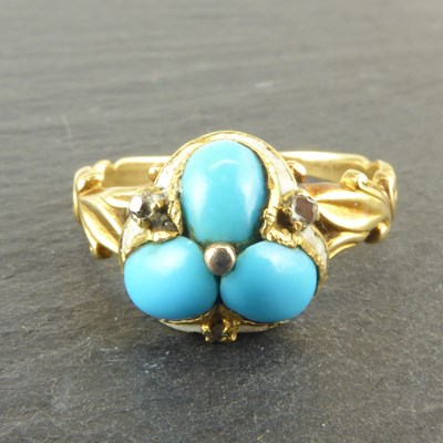 Lot 1140 - A yellow metal Art Deco inspired ring with...