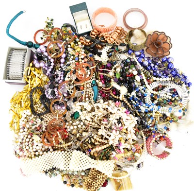 Lot 1338 - A large collection of vintage and modern...