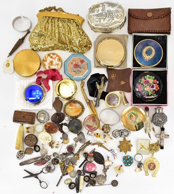 Lot 243 - Various mixed collectibles to include a...