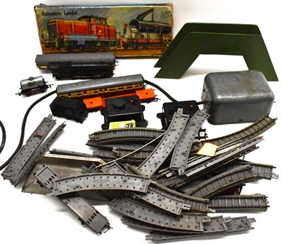 Lot 427 - Various vintage toys to include a Technofix...