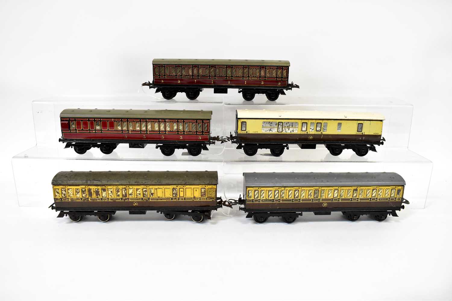 Lot 388 - HORNBY; five O gauge carriages comprising GWR...