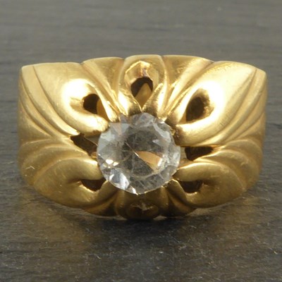 Lot 1138 - A gentlemen's vintage gold signet ring, with...