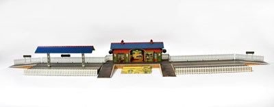 Lot 408 - HORNBY; O gauge Station No. 2 Windsor,...