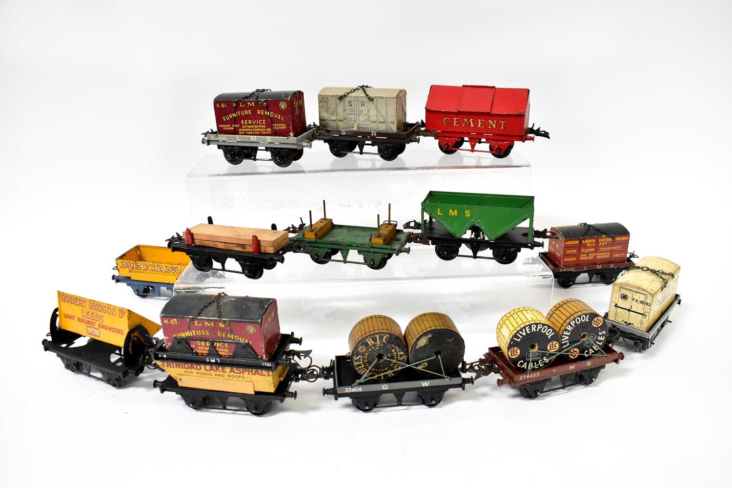 Lot 391 - HORNBY; assorted O gauge rolling stock to...