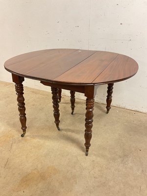 Lot 509 - A French mahogany pull-out dining table on...