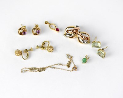 Lot 1281 - A group of 9ct gold and yellow metal matching...