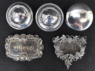 Lot 866 - Various items of hallmarked silver to include...