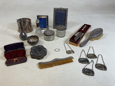 Lot 290 - A collection of silver and silver plated items...