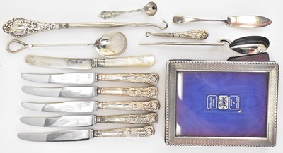 Lot 875 - Various items of hallmarked silver to include...
