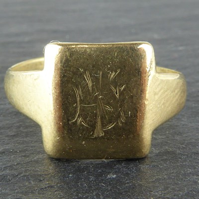 Lot 1144 - A 9ct gold small signet ring, rubbed initials...