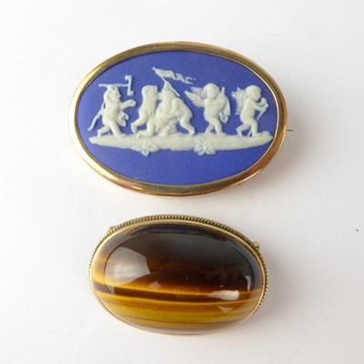 Lot 1210 - A vintage Wedgwood jasperware oval brooch in...