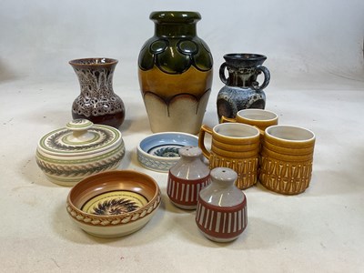 Lot 266 - A collection of ceramics including a fat lava...