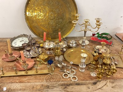 Lot 207 - A collection of metal and brass items...