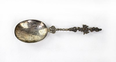 Lot 872 - An Edwardian hallmarked silver anointing spoon,...