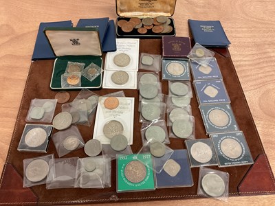 Lot 390 - A collection of coins including silver wedding...