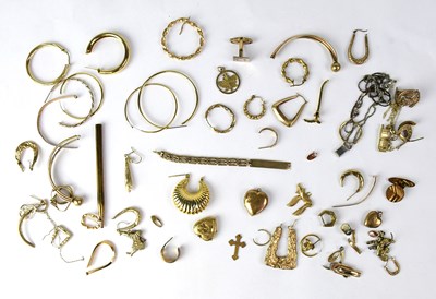 Lot 1306 - A quantity of 9ct and yellow metal jewellery...