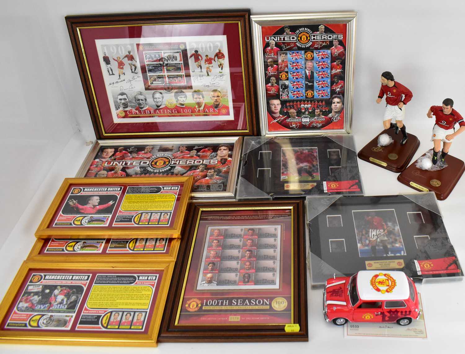 Lot 743 - MANCHESTER UNITED; collectibles to include...