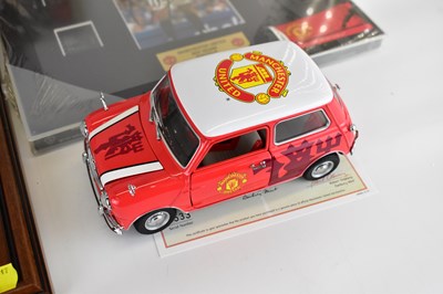 Lot 743 - MANCHESTER UNITED; collectibles to include...