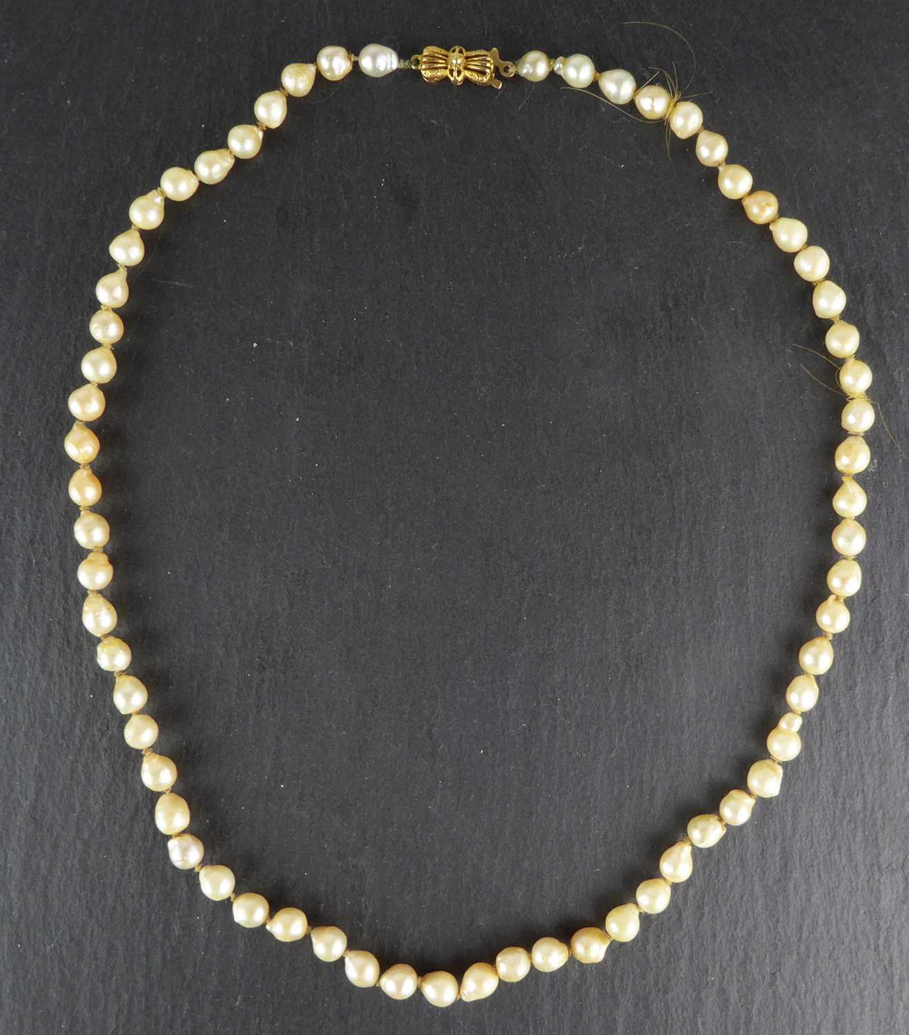 Lot 691 A vintage single strand pearl necklace with