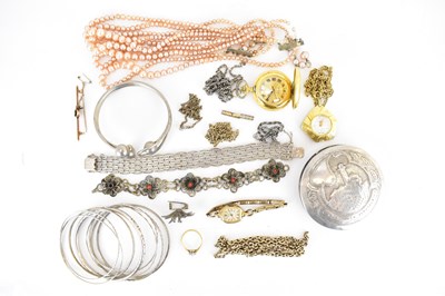 Lot 1331 - Various items of costume jewellery to include...