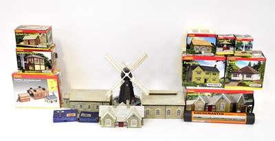 Lot 397 - HORNBY; a quantity of OO Skale Dale buildings...