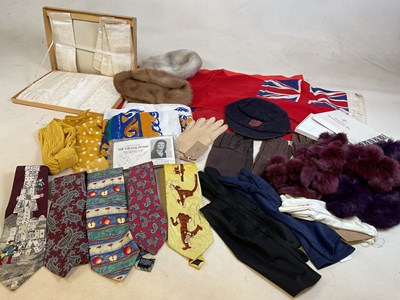 Lot 89 - A collection of vintage accessories including...