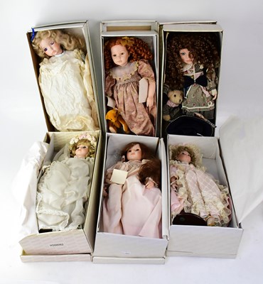 Lot 266 - Six boxed Alberon porcelain costume display...