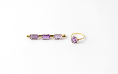 Lot 1014a - A 9ct gold ring set with oval amethyst in claw...