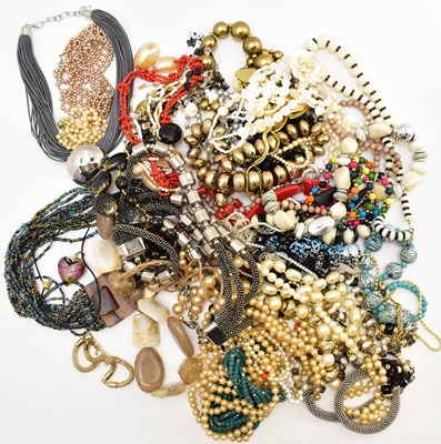 Lot 1327 - Various items of modern and vintage costume...
