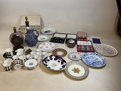 Lot 255 - A large collection of ceramics, glass and...