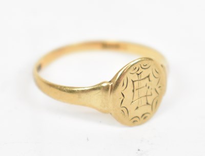 Lot 654 - A small 9ct gold lady's signet ring, 0.9g.