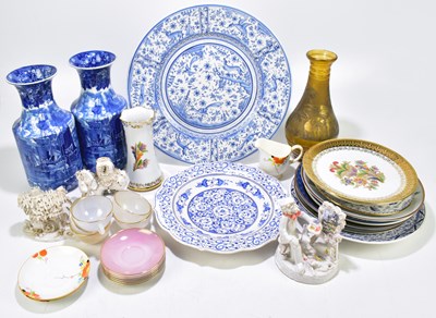 Lot 575 - A mixed lot of early 20th century and later ceramics