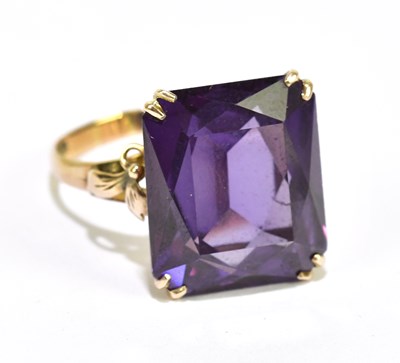 Lot 1039 - A yellow metal dress ring set with a single...