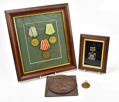 Lot 187 - A WWI bronze memorial plaque awarded to Frank Middlebrook