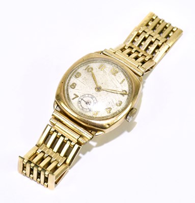 Lot 1424 - A 9ct gold gentlemen's wristwatch, the...