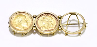 Lot 1192 - A Victorian half sovereign 1900, set with an...