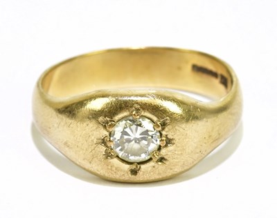 Lot 773 - A 9ct yellow gold gentlemen's signet ring set...