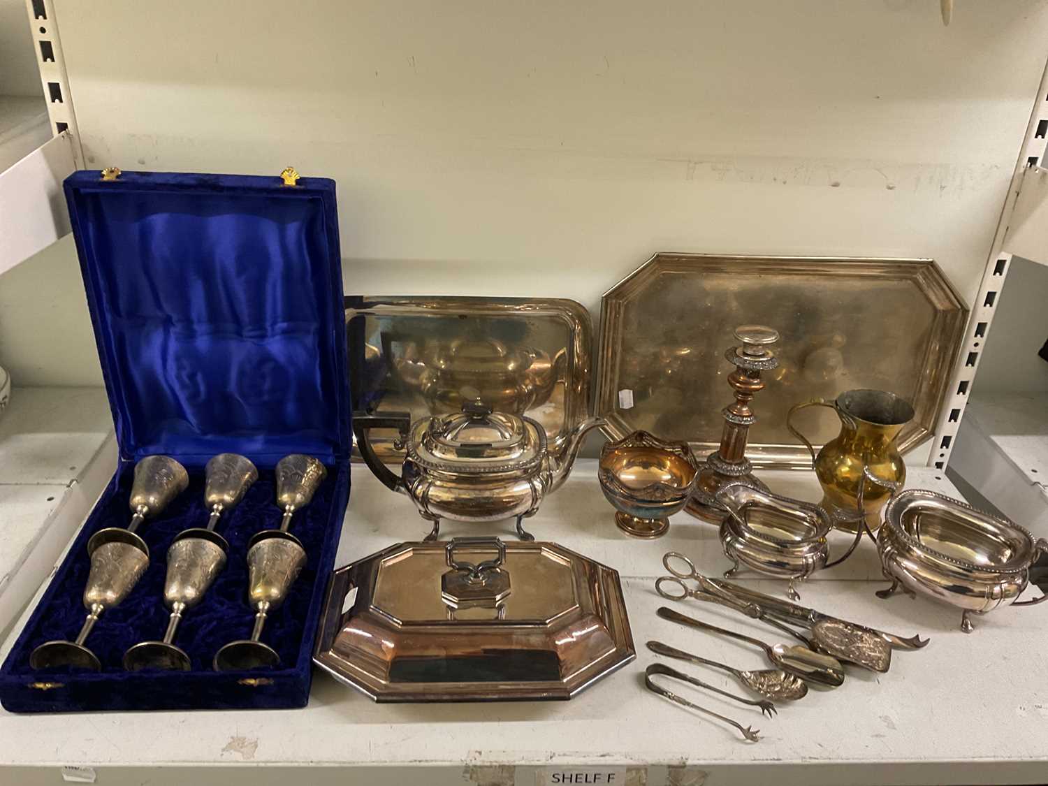 Lot 543 - A quantity of silver plated items including
