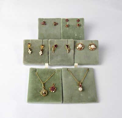 Lot 1192 - Six pairs of 9ct gold and other yellow metal...