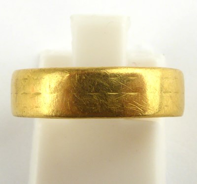 Lot 901 - A 22ct gold band ring, size M, approx. 3g.